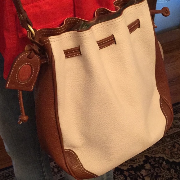 Liz Claiborne Spectator Bucket Purse - Picture 3 of 6